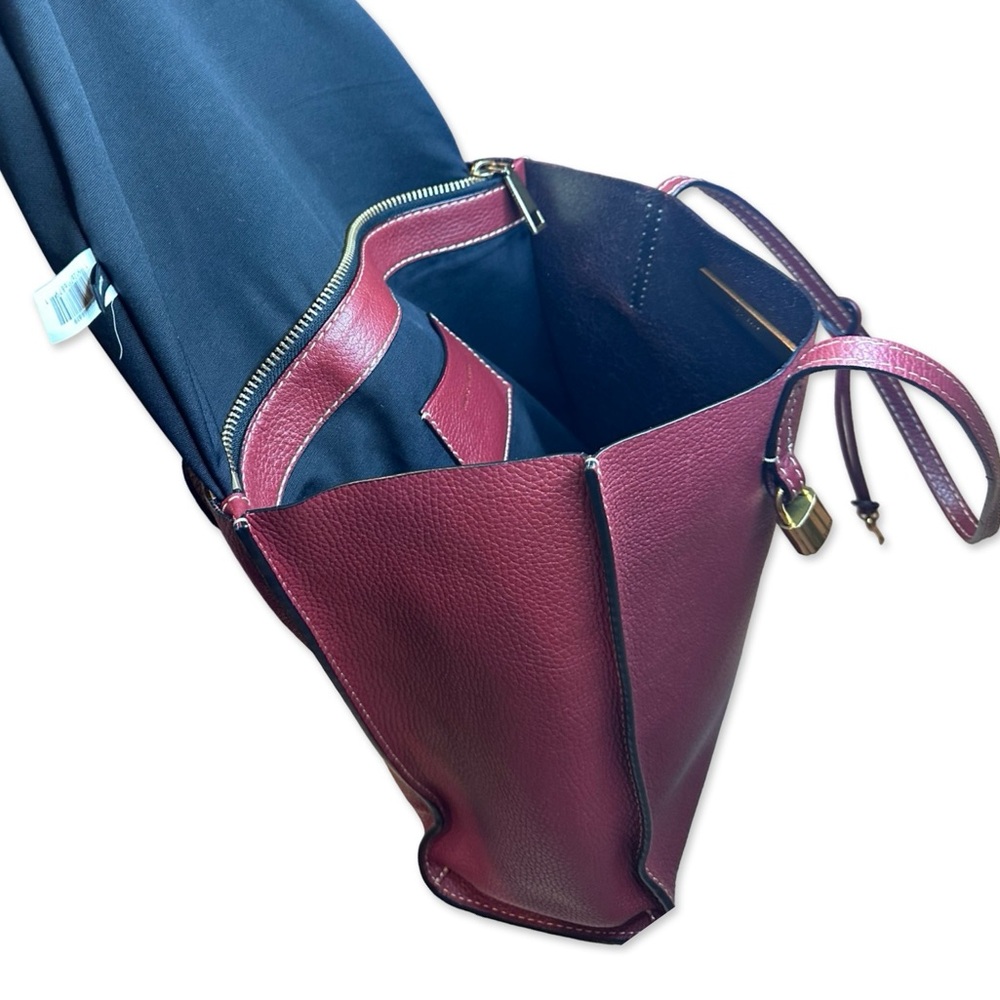MARC JACOBS The Grind Tote in Burgundy - with lock and key - Picture 5 of 14